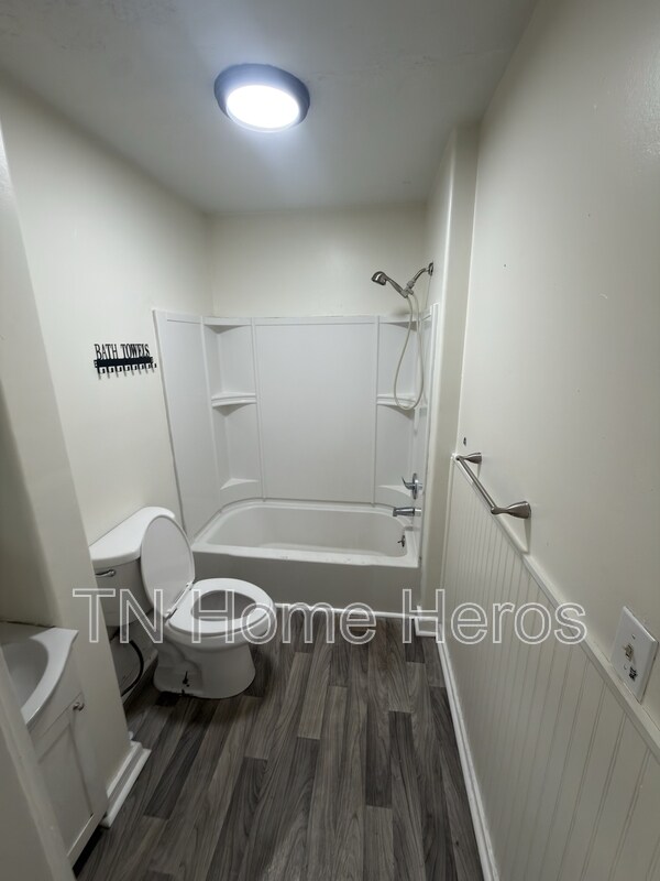 Building Photo - 2427 Seymour Ave