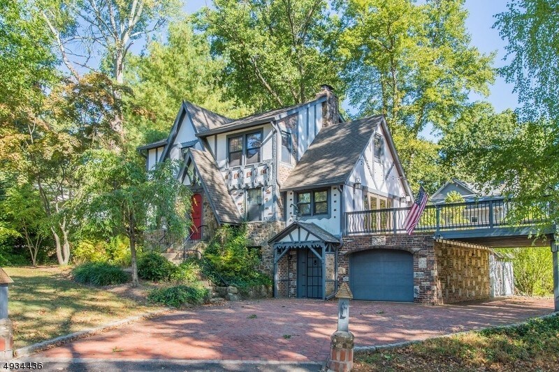 Primary Photo - 2 Cedar Pl