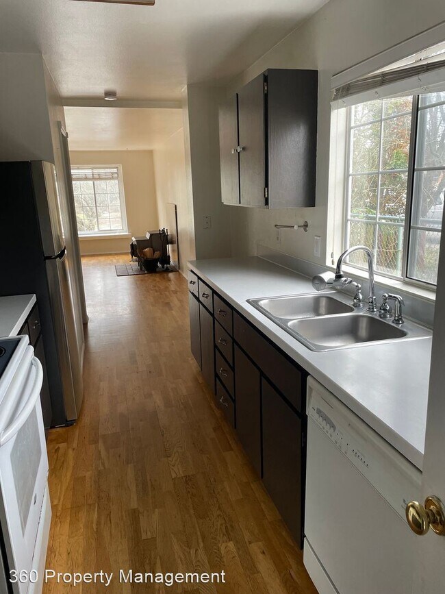 Foto del edificio - 3 br, 1.5 bath House - 952 SE Ely St. A101