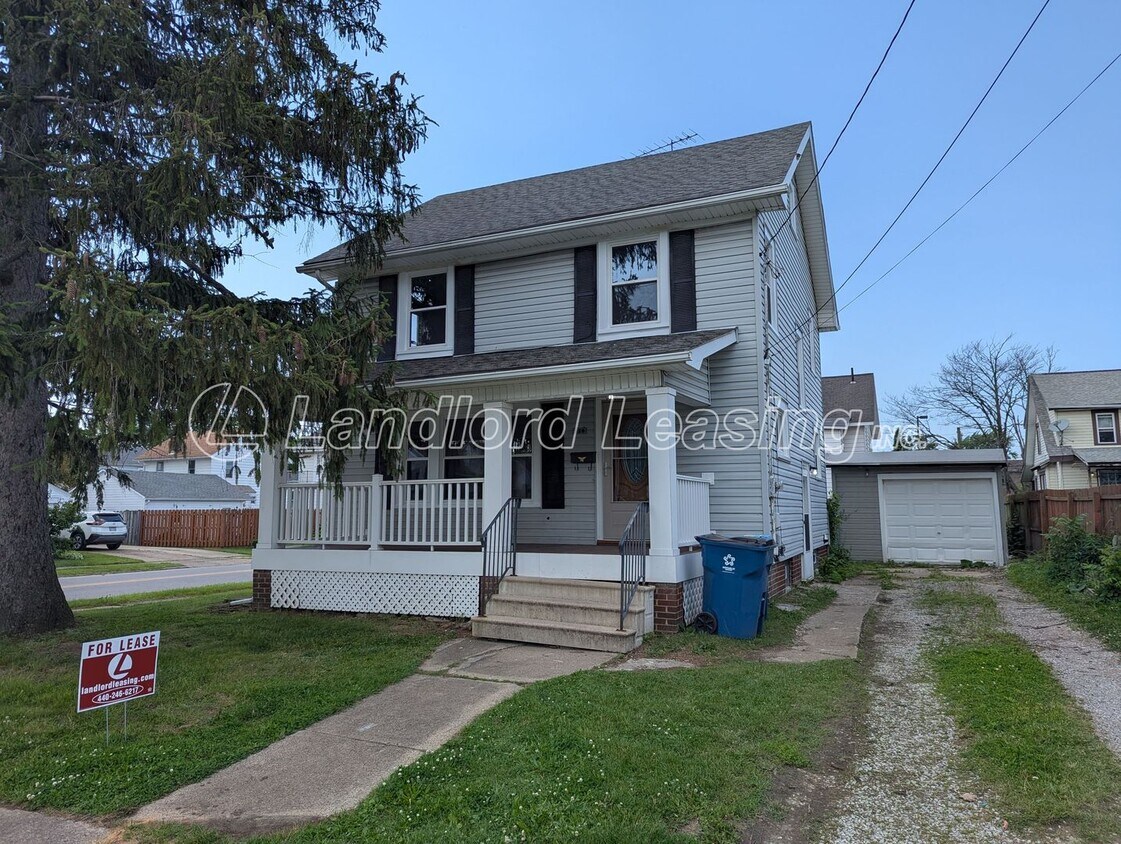 Foto principal - Fully Remodeled 3-Bedroom Colonial on Corn...