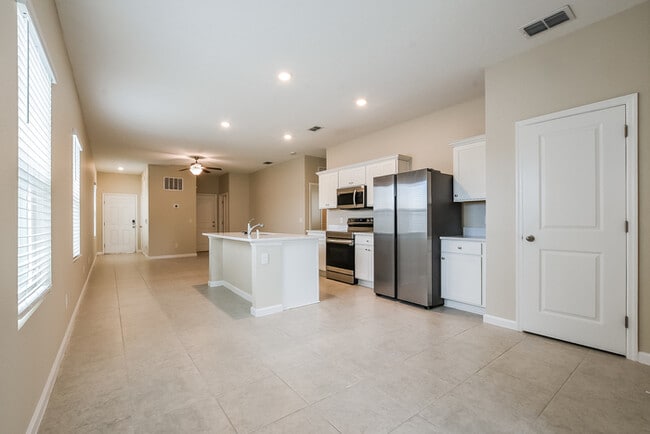 Foto del edificio - 2749 Island Pond Dr