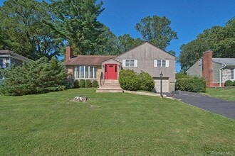 Building Photo - 185 Pinewood Rd
