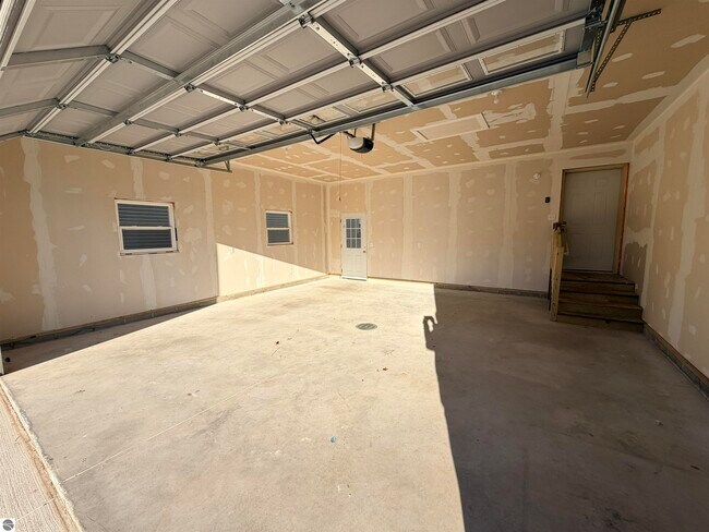 Building Photo - 2151 Alta Vista Dr