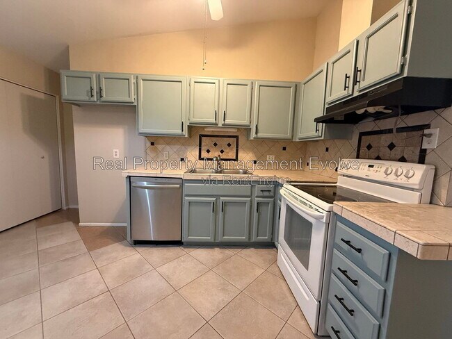 Foto del edificio - 513 E Wickieup Ln