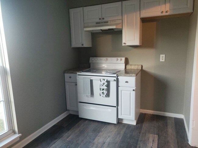 Building Photo - 8721 Countryshire Ln