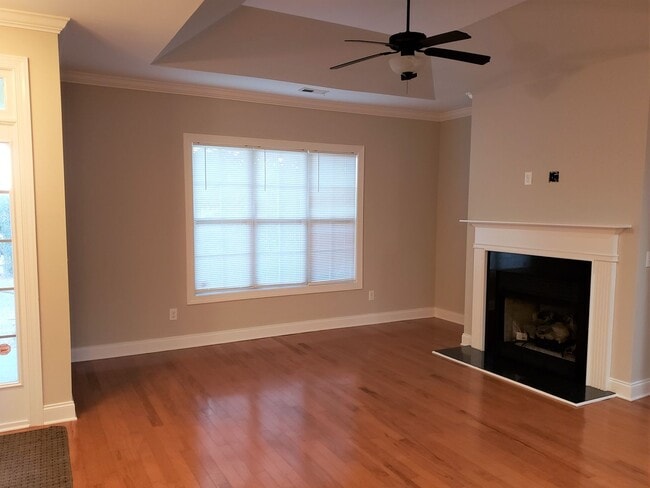 Building Photo - RENT SPECIAL ~ COMPASS POINTE ~