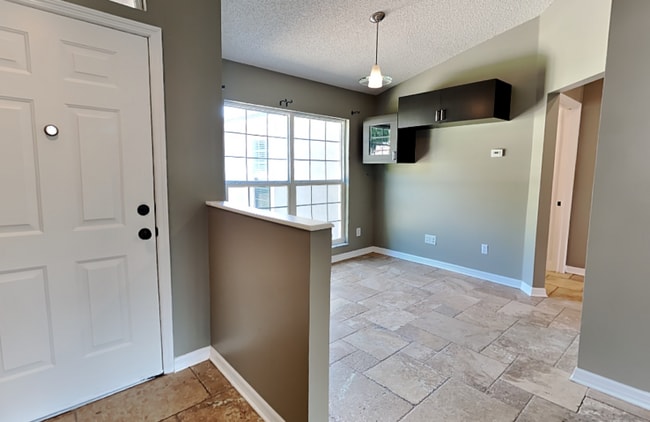 Building Photo - 15908 Lake Orienta Ct