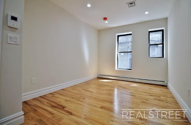 Building Photo - 3 Bed in Crown Heights