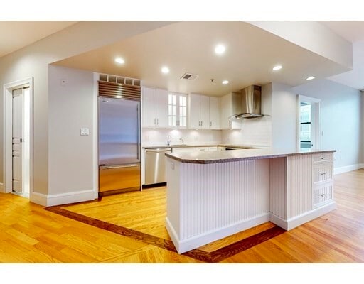 Primary Photo - 1387 Washington St