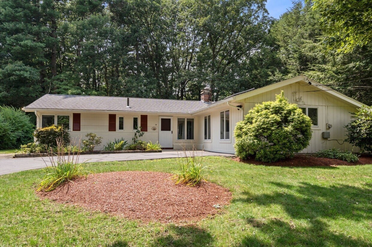 Foto principal - 14 Corrine Dr