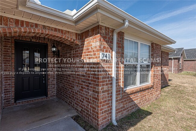 Building Photo - 741 Harvest St