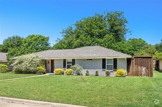 Building Photo - 3945 Clubway Ln