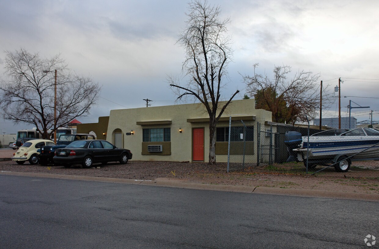 Building Photo - Desert Wells Apartments