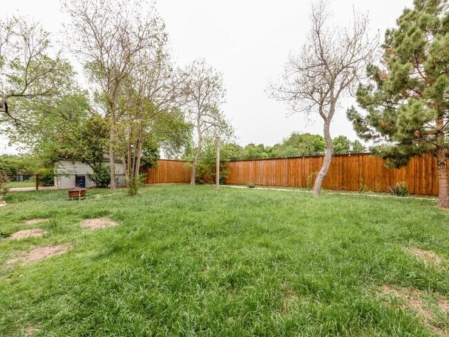 Building Photo - 9520 Ash Creek Dr