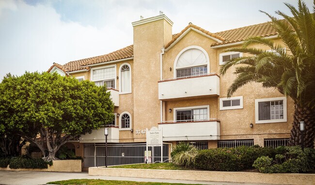 Studio Palms Apts - 3742 Jasmine Ave