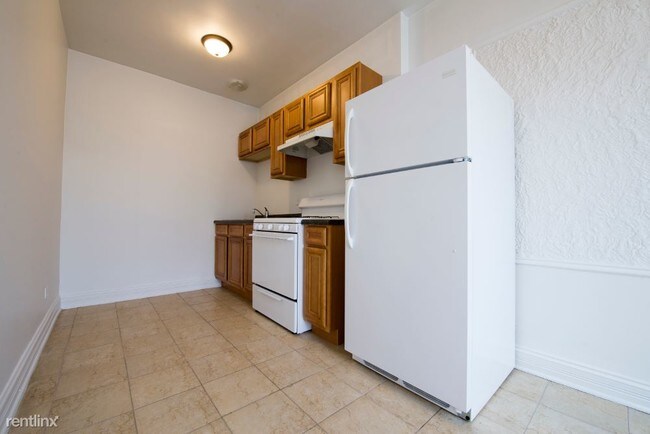 Building Photo - 1 br, 1 bath Apartment - 7905 S Luella Ave