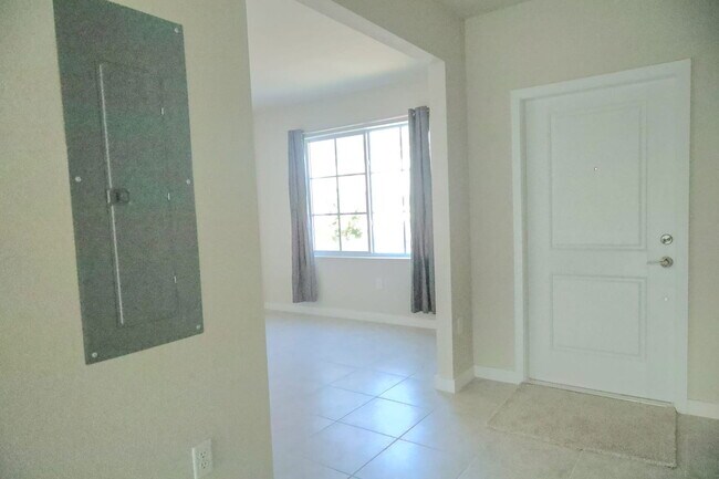 Building Photo - Northwest 10th Court, Florida City, FL 33034 - 3 BR 2.5 BA townhouse