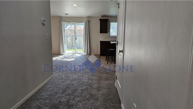 Foto del edificio - SHORT TERM LEASE AVAILABLE! Fantastic Home...