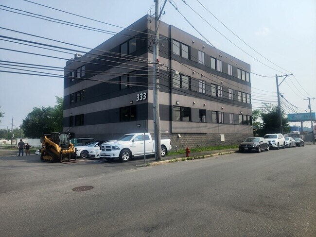 Building Photo - 333 Lee Burbank Hwy