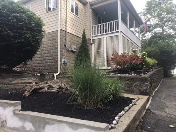 Foto del edificio - 27 Trimountain Rd