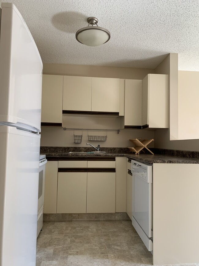 Building Photo - 503 Tait Crescent