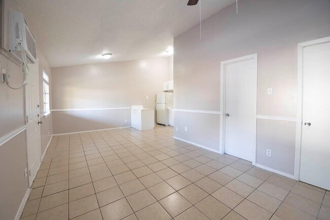 Foto del edificio - 1300 Parker Ln