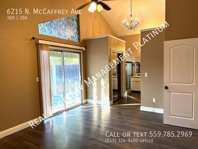 Foto del edificio - 6215 N McCaffrey Ave