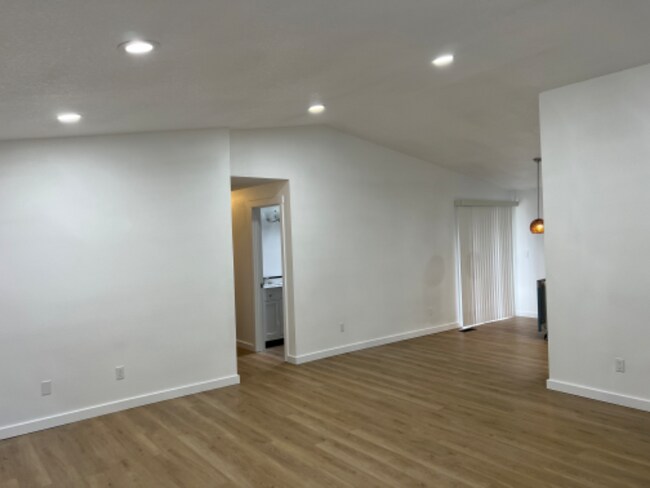 Building Photo - 3516 SE 64th Ave