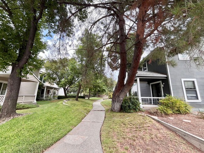 Building Photo - Nice 4 bed/3 bath home in North Davis