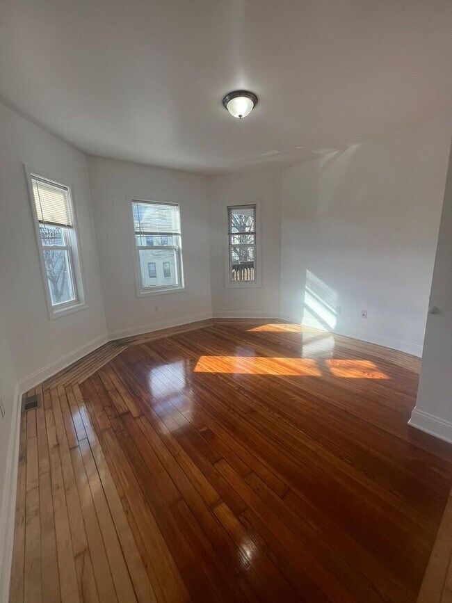 Building Photo - Washington Investment LLC
