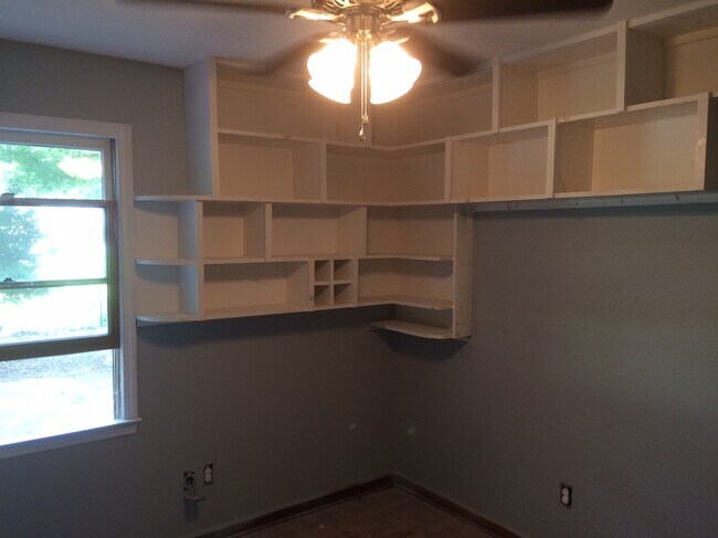 Building Photo - 112 Meadow Run