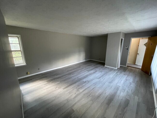 Building Photo - 1001 N Tillotson Ave