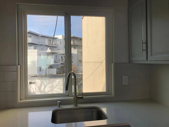 Building Photo - 807 Burnett Ave