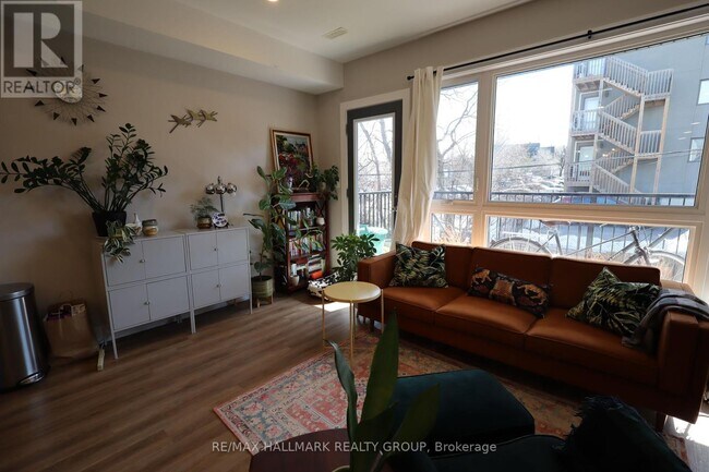 Photo du bâtiment - 304 Elmgrove Ave