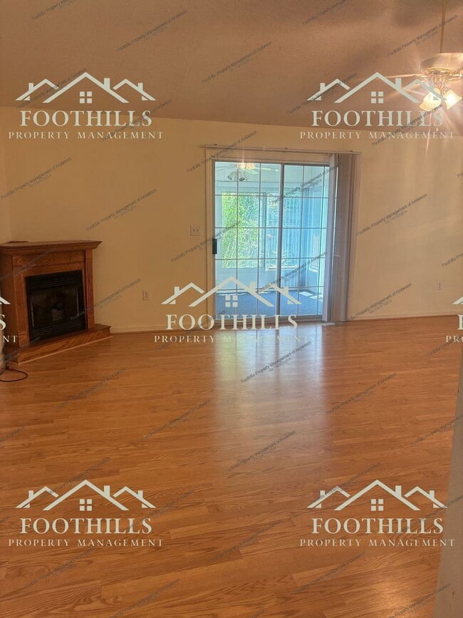 Building Photo - 1003 Ravenswood Dr