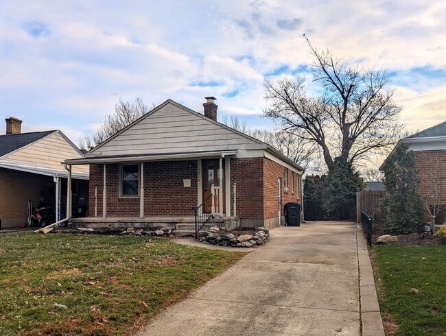 Building Photo - Adorable Belmont Home with Basement - AVAILABLE NOW!