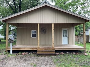 Building Photo - 709 Cherokee Ave