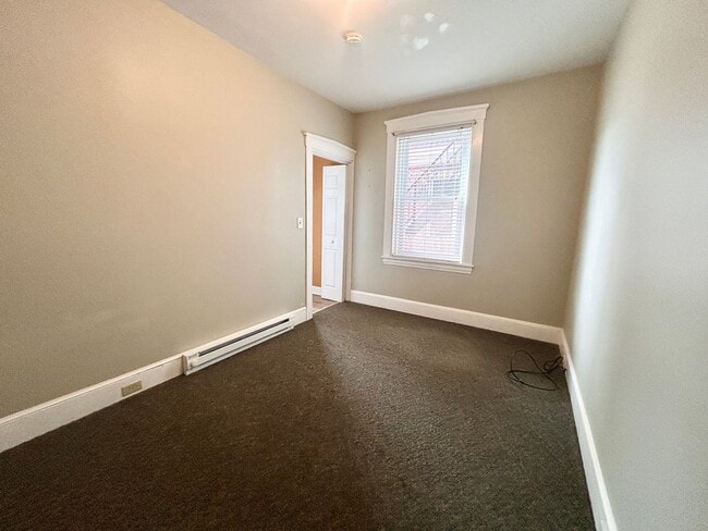 Building Photo - 32 E Walnut St