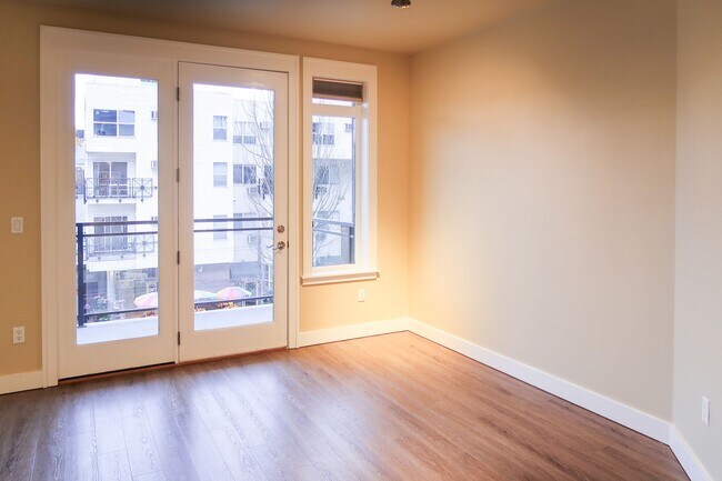 Photo - Lakeside 2BR Condo with Modern Finishes & ...