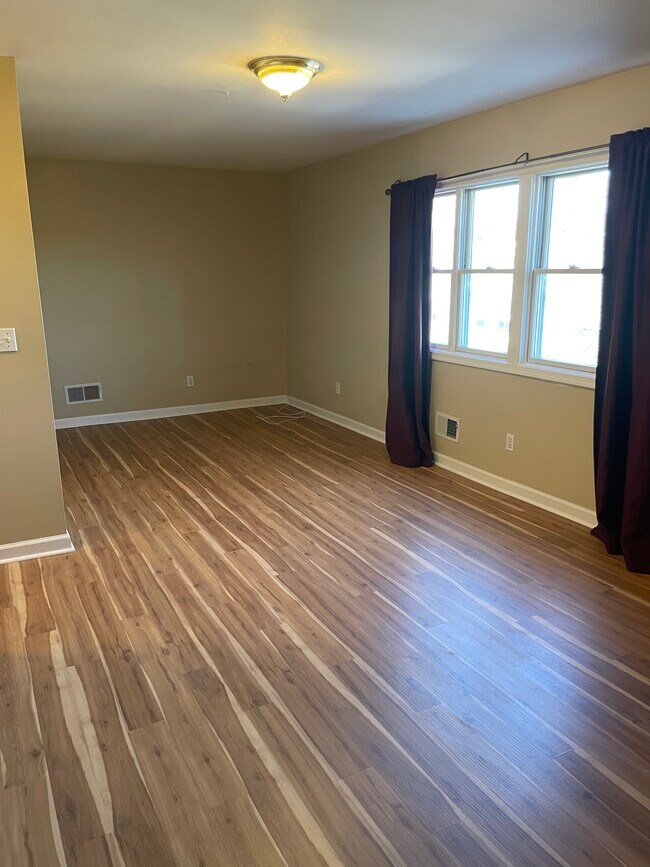 Sala de estar - 638 Fellows Ave
