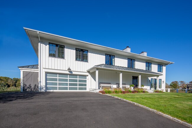Building Photo - 10 Nearwater Rd