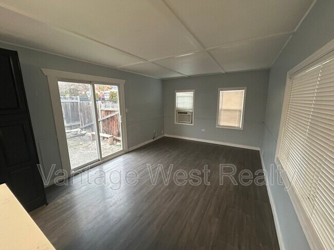 Photo du bâtiment - 2417 Apollo Rd