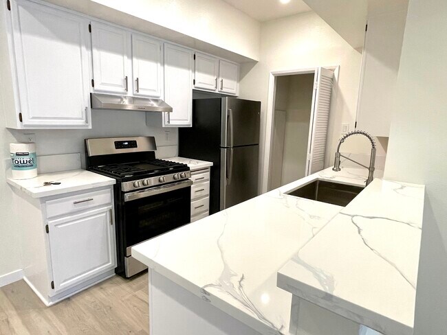 Kitchen - 14607 Erwin St