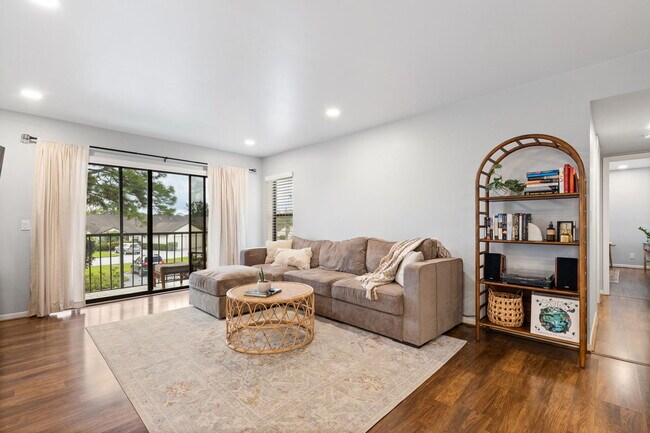 Building Photo - 1455 SW Silver Pine Way