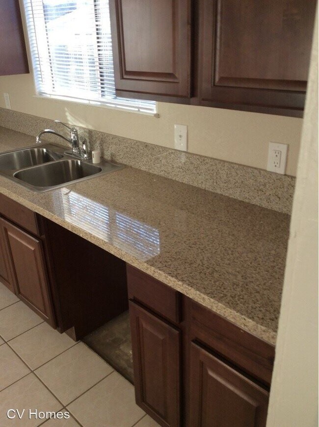 Foto del edificio - 2 br, 2 bath House - 3820 E. Mono Ave.