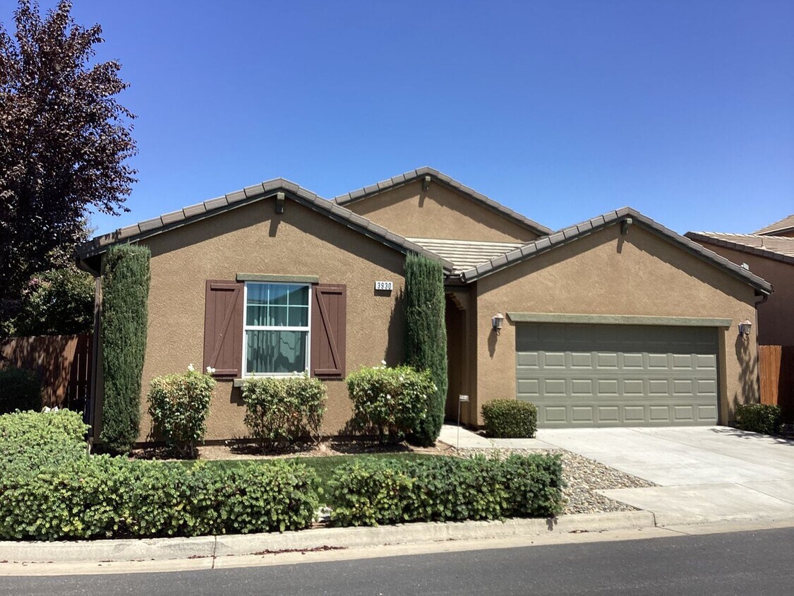 Foto principal - 3930 W Prescott Ave
