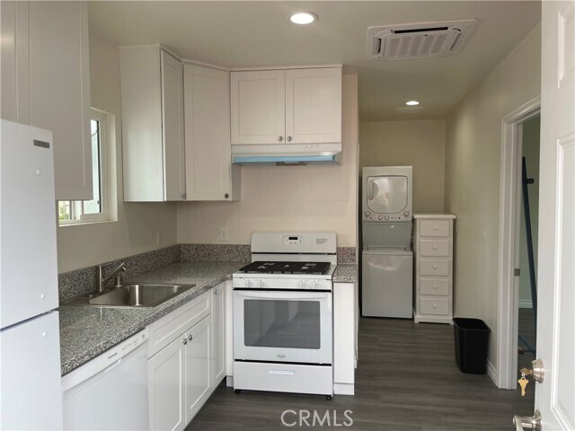 Building Photo - 14318 Disney Ave