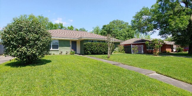 Front of Duplex house - 4710 Tonawanda Dr