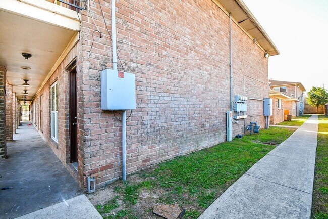 Building Photo - 7902 Prestwood Dr