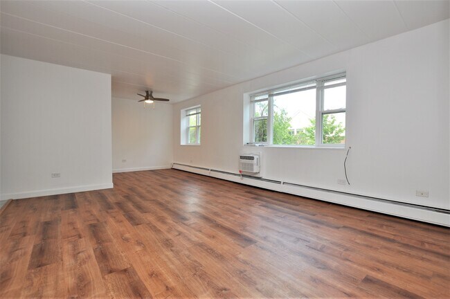 Foto del edificio - 2035 W Granville Ave